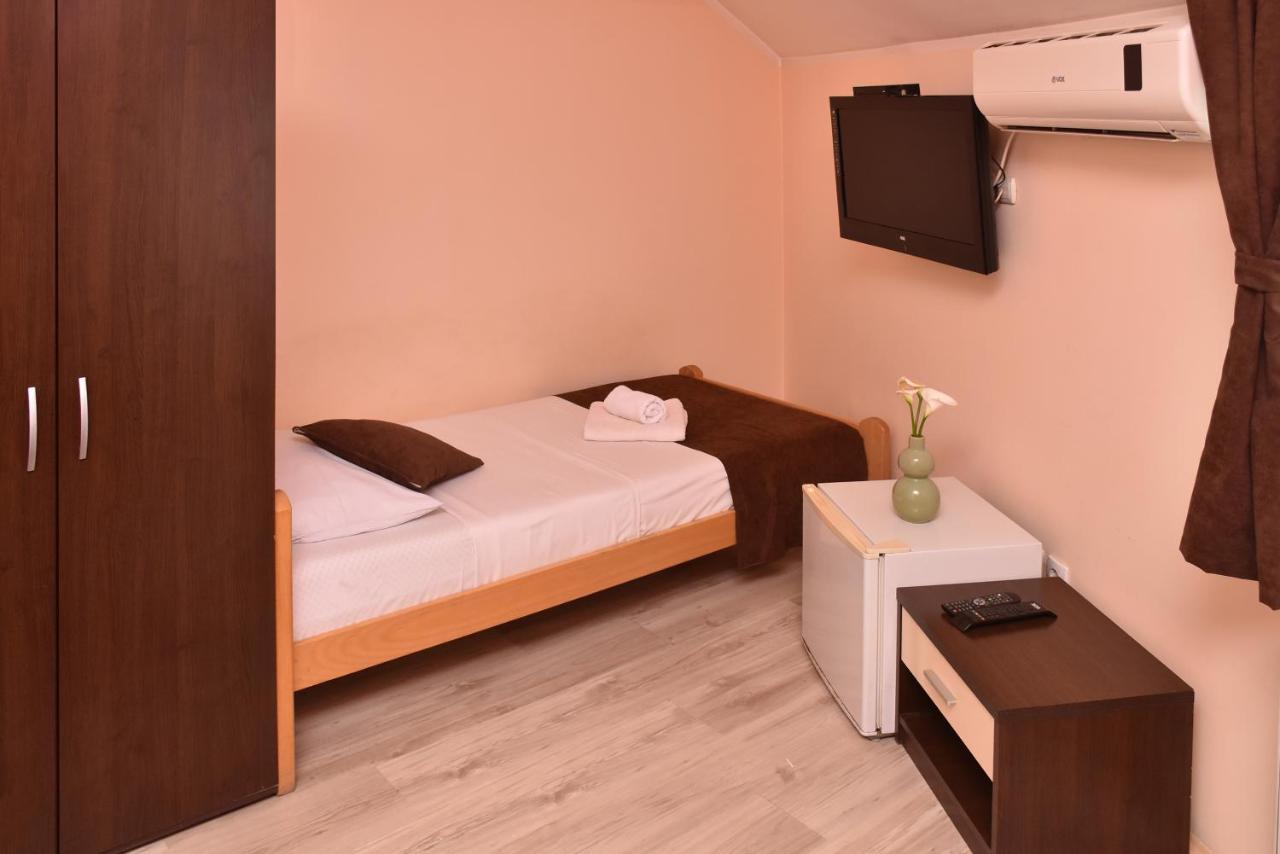 Guest House Villa Mir Kragujevac Exterior photo