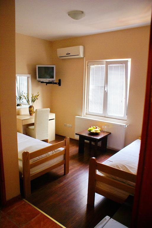 Guest House Villa Mir Kragujevac Exterior photo